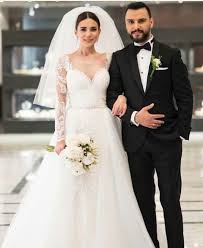 Buse varol ile alişan'ın evlenmesinin ardından alişan'ın eşi buse varol'un kim olduğu internet buse varol kimdir, buse varol kaç yaşında ve buse varol nereli? Alisan Ve Buse Varol Dugunleri Alisan Buse Dugunleri Unleri Varol Dugun Gelin Saci Gelinlik