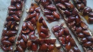 Il latte di mandorla è un alimento liquido, si tratta di una bevanda tradizionale italiana originariamente prodotta nei monasteri siciliani. Torrone Di Mandorle Mandelspezialitat Aus Apulien Das Meer Und Apulien