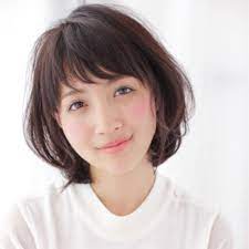 束感前髪とくせ毛風パーマが ゆるくて軽くてこなれ感 大人かわいいショートボブ ヘアスタイル くせ毛風パーマ ショートボブ