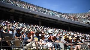 Mais le tournoi qui se dispute sur terre battue, porte d'auteuil à paris, porte. Roland Garros Le Grand Chelem Parisien Ne Pourra Accueillir Que 5 000 Spectateurs Par Jour