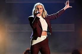 She Put The High Heels Back On And Turned Up That Record Missmemore Kelsea Ballerini Celebrities Role Models