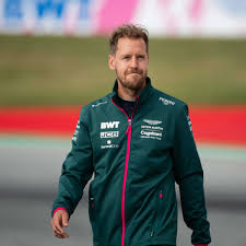Die cap verfügt über eine clip schnalle, mit der man die gewünschte größe einstellen kann. Formel 1 Vettel Baut Speziellen Rennwagen Kinder Helfen Ihm Dabei Formel 1