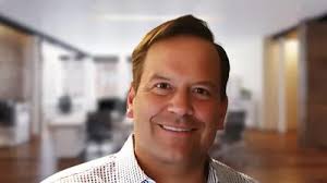 University of Chicago employee Dana Glaser contributes a total of $127 to  Democratic Party candidate Elizabeth Warren