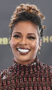 Praise for Madame's performance in All The Queen's Men Season 4