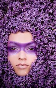 Violet Advertisement Imágenes y Fotos