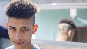 Um passinho, muitas caretas e seis milhões de cliques