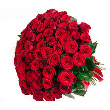 Regala un mazzo 5 rose rosse e fiori di stagione per qualcuno che ami, perché, con le rose rosse sarai sicuro si fare centro nel loro cuore! Mazzo Di 100 Rose Rosse Consegna Rose A Domicilio In Italy