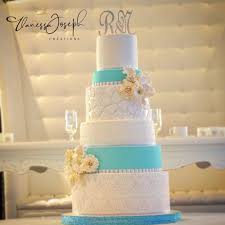 They come in many shapes and sizes, and can represent a wedding theme or colors, or the couple's. Gateaux Mariages Extravagants Et Somptueux Vjcreations