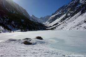Ses 6 terrains en terre battue surplombent un vaste jardin et une magnifique terrasse où il est plaisant de déjeuner. Lac De Gaube Raquettes Cauterets 65 Une Boucle Autour Du Lac Au Depart Du Pont D Espagne Le 21 Fevrier 2019