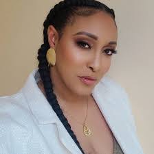 Katherine Gow's Instagram, Twitter & Facebook