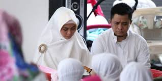 Gelar Aqiqah Anak Ke 2 Oki Setiana Dewi Keluarga Kembaran Baju Kapanlagi Com