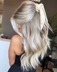 Black And Platinum Blonde Balayage This Ashy Platinum Blonde Balayage Could Not Be More Gorgeous Dark Blonde Roots Fade To Bright Alm Platinum Blonde Balayage Hair Styles Platinum Blonde Hair