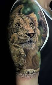 Inhalt löwe tattoo vorlage löwen tattoo tiger tattoo vollen arm tattoo länge 45 cm Lowe Bedeutung Realistische 3d Tatowierung Am Oberarm Lowin Mit Kleinem Lowe Lowin Tattoo Lowe Tattoo Design Tattoos Familie