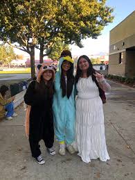 Photo Essay] Costumes and characters: the spirit of Halloween – Bulldog  Times