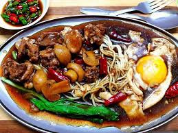 Jika anda tiada hot plate, anda tidak perlu risau kerana yang penting kuah tersebut kena padu, pekat dan likat. Resepi Claypot Yee Mee Special Dari Dapur Kak Tie