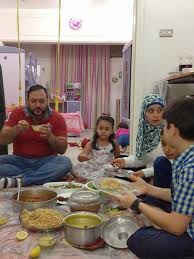 لدى خالد مقداد 5 أبناء. Ø¬Ø§Ø¯ ÙˆØ§ÙŠØ§Ø¯ Ø¹Ù…Ø±Ù‡Ù…