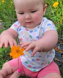 We had THE MOST AMAZING first opening U-pick! Nothing gives us more joy  than to look down in the flower field and see lots of smiles and hear lots  of laughter. Flowers