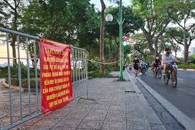 Về đề xuất lộ trình nới lỏng một số hoạt động dựa vào mức độ cần thiết, ông tuấn cho biết thêm căn cứ vào tình hình dịch. Icltlw6pbmuoym