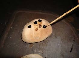 ARO12: Painting the stones black: solving the mystery of painted quartz  pebbles