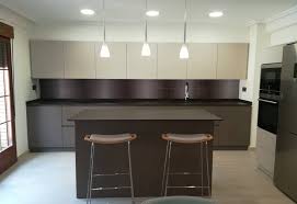 La cocina como ya te lo he comentado, tiene un encanto especial y ese toque o matiz se lo puedes dar con los laminados de alta presión, conocidos popularmente como fórmica. Que Material Elegir Para Los Muebles De Cocina Cocinas Con Estilo