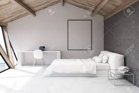 Weisses Schlafzimmer Im Dachgeschoss Mit Einer Holzdecke Einem Weissen Boden Und Einer Weissen Und Einer Grauen Wand Einem Grossen Fenster Und Einem Bett Mit Einem Daneben Stehenden Tisch Poster Spott Der Wiedergabe