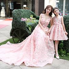 Vedi la nostra mamma figlia abiti selezione dei migliori articoli speciali o personalizzati, fatti a mano dai nostri vestiti negozi. Madre Figlia Si Veste Famiglia Corrispondenza Abiti Da Sposa Abito Da Sera Rosa Abito Di Sfera Mamma Del Bambino Tutu Gonna Mamma E Figlia Vestito Mom And Daughter Dress Mother Daughter Dressesdaughter Dress