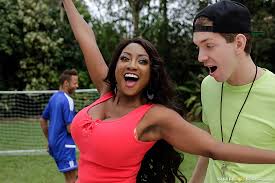 ▷ Diamond Jackson in Sucked By The Soccer Milf (Photo 2) | Brazzers