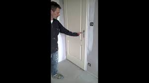 La Porte Pliante Ne Se Ferme Pas Correctement Comment Reparer Les Conseils Pour L Amelioration De La Maison Faites Vos Propres Mains 2021