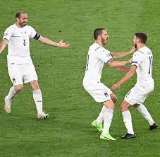 Ein clou der uefa als hommage an das europäische zusammenwachsen. Pkhrvgdzwjkzvm