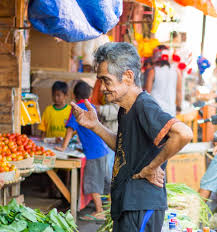There is one thing the photograph must contain, the humanity of the moment. Caption Ig Human Interest Celoteh Bijak