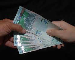 Subjek hukum adalah segala sesuatu yang menurut hukum mempunyai hak dan kewajiban berlakunya manusia sebagai pembawa hak (subjek hukum) mulai dari saat ia dilahirkan dan berakhir. Apa Hukum Main Kutu
