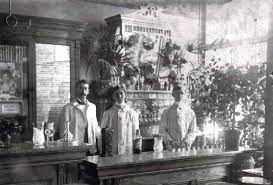 Mcdowell S Pharmacy On Main Street In Lagrange The Mcdowell Pharmacy Was Once Owned By Mayor D C Mcdowell Who D My Old Kentucky Home Old Photos Vintage House