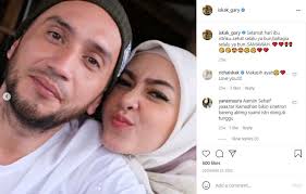 Iskak memang nggak bisa jawab serius ya, sahabat nova. M7spjffl9zgf5m