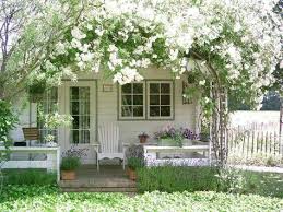 Huzur Verici Bir Ortam Dekorasyon Resimleri Guzel Bahceler Haus Und Garten Hutte Veranda Cottage Garten