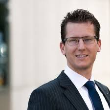 Time for change! After 11 great years at the Dutch Central Bank, it's time  for my next chapter. As of December 1, I will be stepping down from my role  as Chief