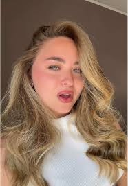 Somiglianza a Sabrina Carpenter: Un'Osservazione Divertente