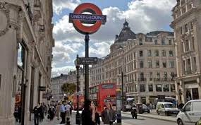 Located in city of westminster in the west end of london, from tottenham court road to marble arch via oxford circus, oxford street is one of the europe's busiest shopping street where half a million visitors visits daily to approx 300 shops. Visit Oxford Street In London Expedia