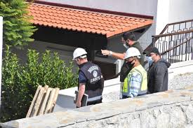 En az 10 karakter gerekli. Yilmaz Ozdil In Kacak Villasinda Yikim Basladi Ilginc Goruntuler