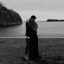 رمزيات احضان حب صور رمزيات احضان للواتساب وانستقرام Photo Hugs And Cuddles Cant Help Falling In Love