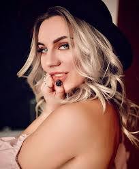 Tamara Harrison's Instagram, Twitter & Facebook