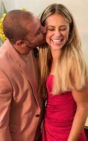 The track runs 3 minutes and 33 seconds long with a a key and a major mode. Paolla Oliveira E Diogo Nogueira Assumem Namoro Rjnews Noticias