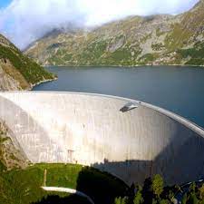 Overlooking the kölnbrein dam in the hohe tauern range within carinthia. The Kolnbrein Dam In Austria Is One Of The Biggest Dams In The World Discovery