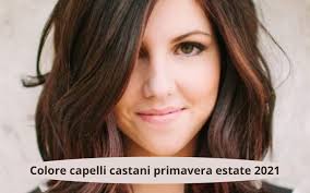 Ecco tutte le tendenze colore capelli primavera estate 2022, biondo champagne, castano nocciola, toni pastello, foilayage con foto e idee! Colore Capelli Castani Primavera Estate 2021 Enzo Liuzzi