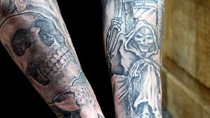 Donde y cuando nació dennis aogo? Welches Tattoo Gehort Zu Welchem Star Das Erste