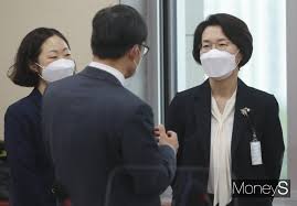 서울=뉴시스최동준 기자 = 임혜숙 과학기술정보통신부 장관 후보자가 4일 서울 여의도 국회에서 열린 인사청문회에서 질의에 답변하고 있다. 3oqk Dbpmld9bm
