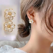 ちっちゃなお花 イヤリング価格となっております Annabell : gold✨大ぶりお花ピアス お花