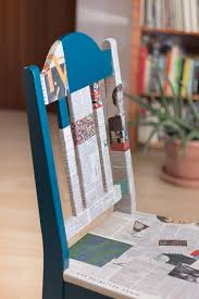 Mit hübschem geschenkpapier beklebt wird diesen sachen im nu ein zweites leben eingehaucht. Serviettentechnik Auf Mobel Stuhl Kreativ Gestaltet Anleitung