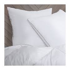 Ainsi le plus petit prix est de 3,99 euros pour une couette légère de 150x200 et le prix le plus élevé est de 139 euros pour une couette chaude en 240x220. Ensemble Couette Et Oreillers Pas Cher 240x260 Cm Id Market