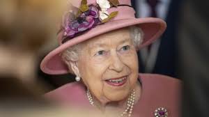 The queen has been visiting the royal navy flagship, hms queen elizabeth, in portsmouth. Queen Elizabeth Ii Bleiben Der Konigin Diese Dramen Kunftig Erspart News De