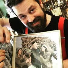 Νέο τραγούδι από τον σπύρο γραμμένο με τίτλο ω να σου, ερωτικό, οριακά βωμολόχο, και ιδανικό για μια καλοκαιρινή βραδιά. O Spyros Grammenos Apanta Sta Pio Neolaia Gr Dilhmmata Kai Mas Ftiaxnei Thn Hmera Neolaia Gr